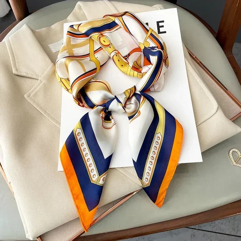Foulard carré satin toucher soie - mode Maxi Trouvaille photo 4