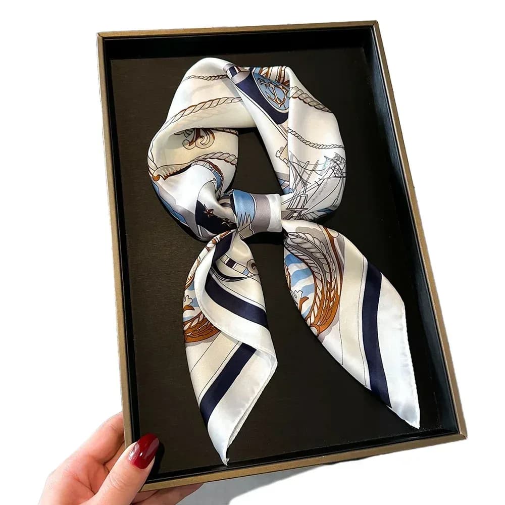 Foulard carré satin toucher soie - mode Maxi Trouvaille photo 5